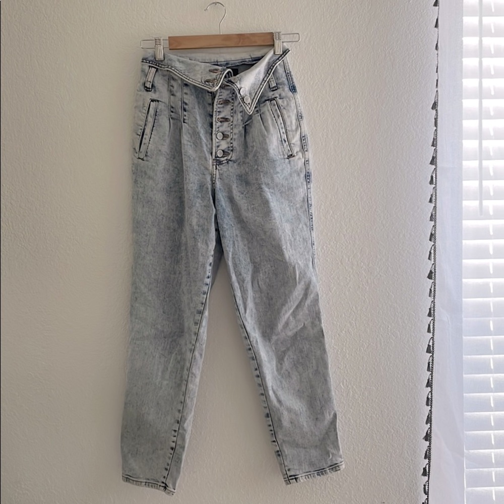 Express. Super High Rise. Acid Wash, Jeans.